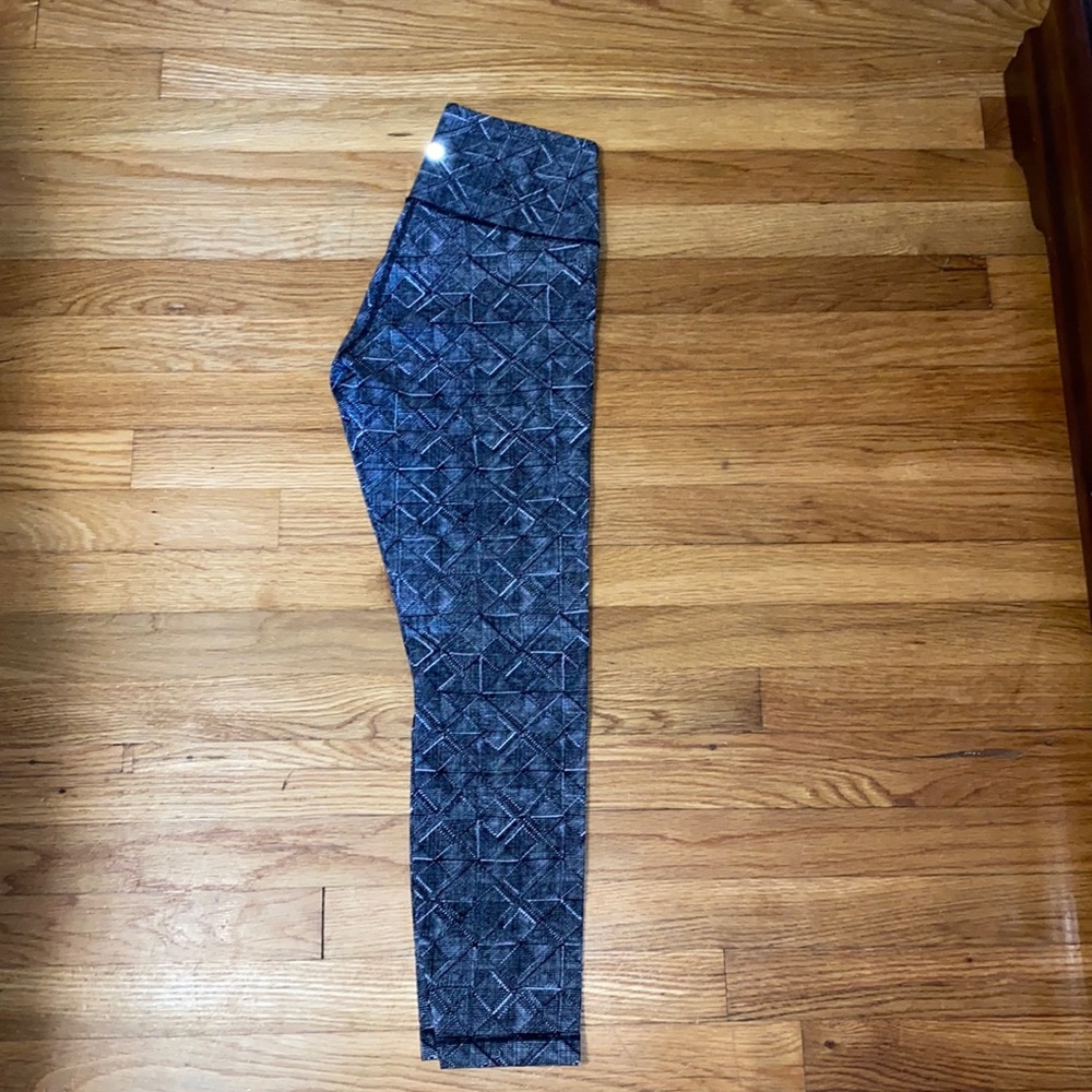 Lululemon Wunder Under 7/8 geometric legging